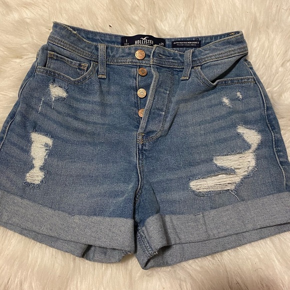 Hollister Ultra High Rise Mom Short 3” - Picture 1 of 3